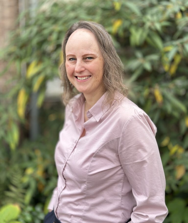 bfa9c6b0-edd2-40c3-aba3-2552a9a8bb64 Foto Mitarbeiterin